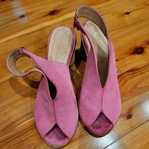 Anthropology sued pink heals